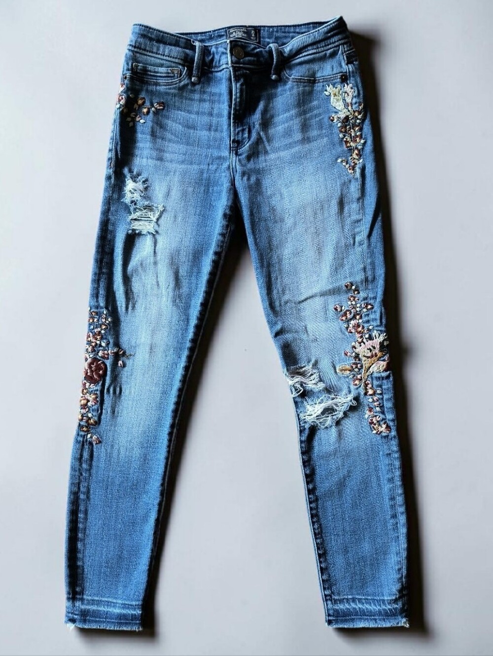 Abercrombie & Fitch Floral Embroidered Harper Low Rise Jeans Women's Size 0/25